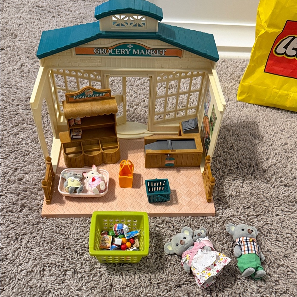 Calico critters Grocery Market Playset - Cream & Teal